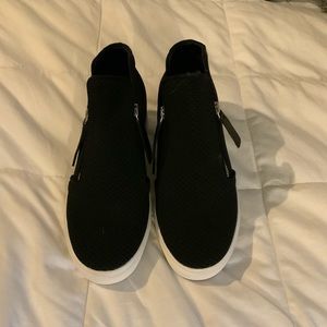 Steve Madden hidden wedge casual shoe